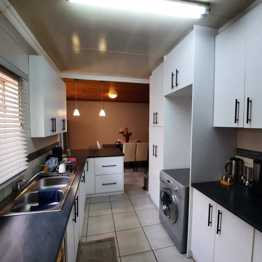 2 Bedroom Property for Sale in Langenhovenpark Free State